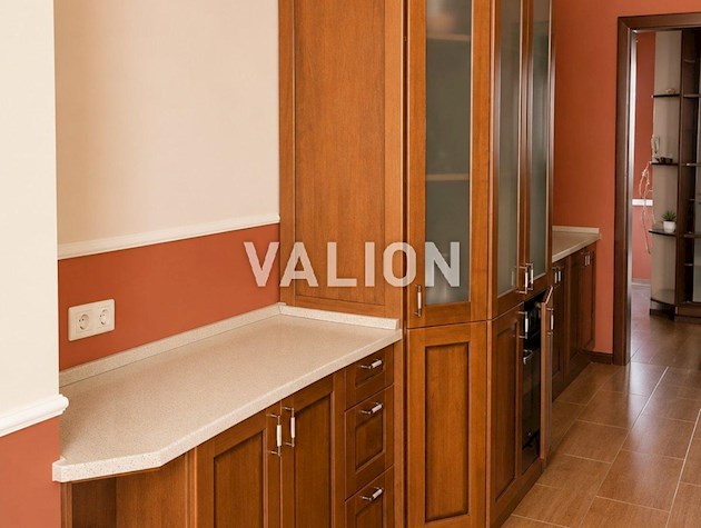 Продам 3-комнатную квартиру 132 м² в клубном доме, Вышгородская, 45/2, Подольский район