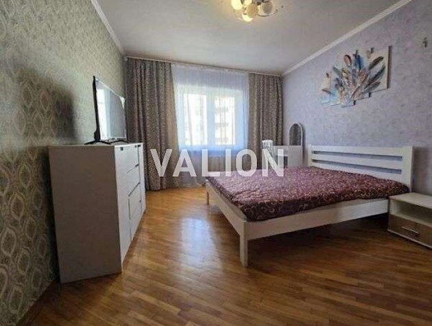 Продаж 3-к квартири вул. Вишняківська 7а