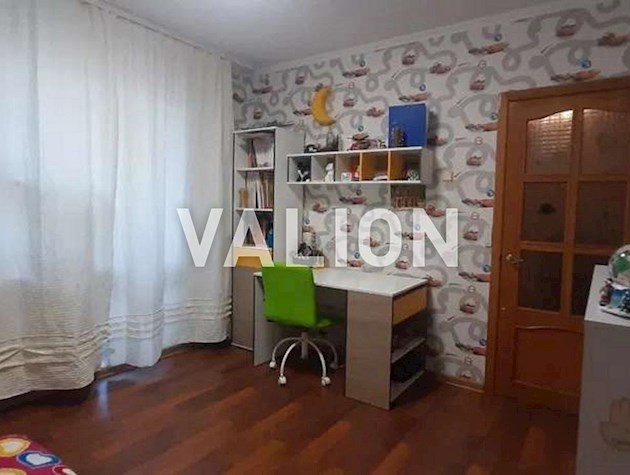 Продается просторная, 4 комнатная квартира на ул. Приречной, 33, Оболонь.