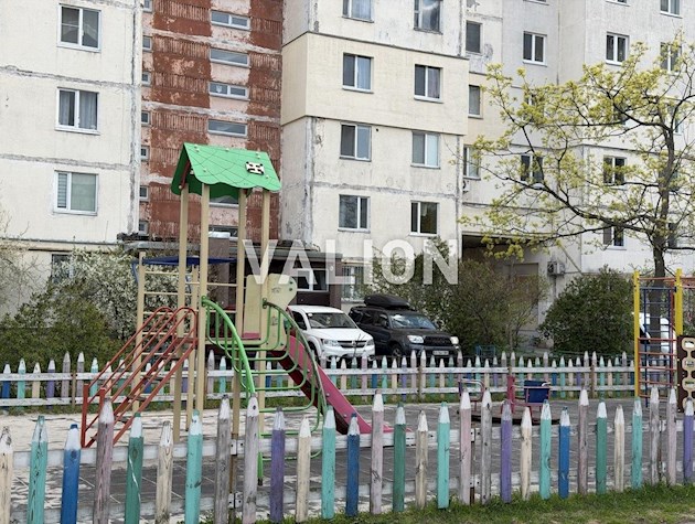 Продается просторная, 4 комнатная квартира на ул. Приречной, 33, Оболонь.