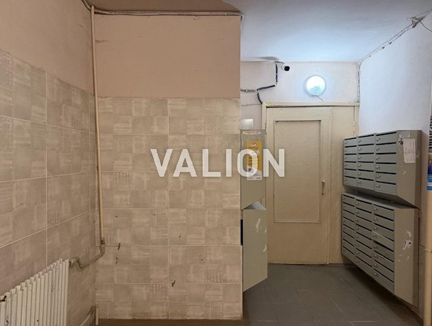 Продается просторная, 4 комнатная квартира на ул. Приречной, 33, Оболонь.