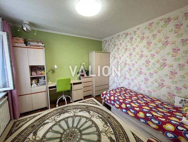 Продается просторная, 4 комнатная квартира на ул. Приречной, 33, Оболонь.