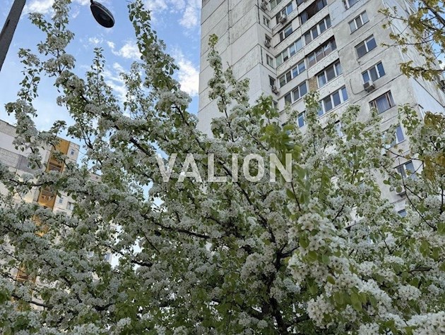 Продается просторная, 4 комнатная квартира на ул. Приречной, 33, Оболонь.