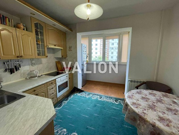 Продается просторная, 4 комнатная квартира на ул. Приречной, 33, Оболонь.