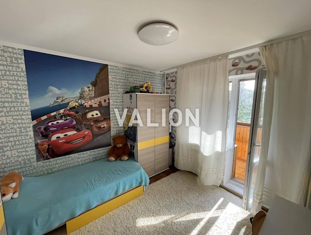 Продается просторная, 4 комнатная квартира на ул. Приречной, 33, Оболонь.