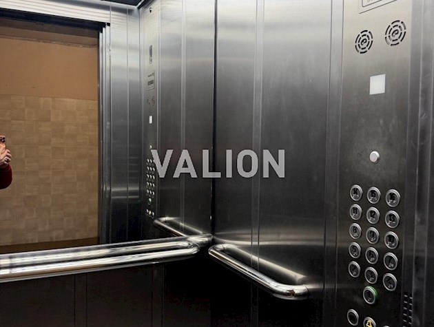 Продается просторная, 4 комнатная квартира на ул. Приречной, 33, Оболонь.