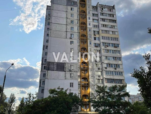 Продается просторная, 4 комнатная квартира на ул. Приречной, 33, Оболонь.