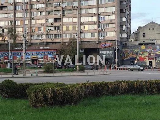 Продаж просторої світлої 4 кімнатної квартири в газифікованому цегляному будинку по вул. Гончара Олеся,96.