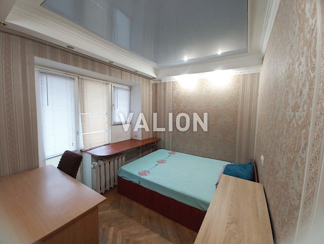 Продается двухкомнатная квартира, проспект Голосеевский, 82, метро Голосеевская