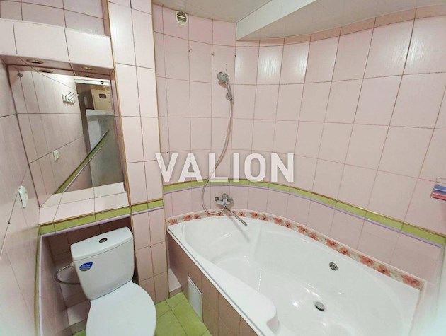 Продается двухкомнатная квартира, проспект Голосеевский, 82, метро Голосеевская