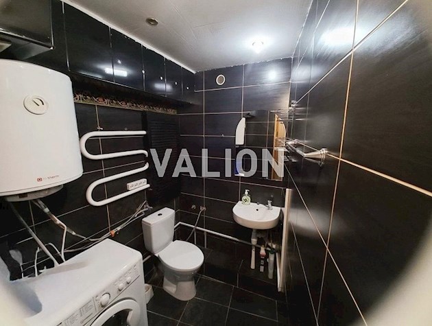 Продается двухкомнатная квартира, проспект Голосеевский, 82, метро Голосеевская