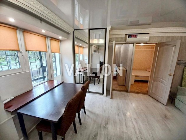 Продается двухкомнатная квартира, проспект Голосеевский, 82, метро Голосеевская