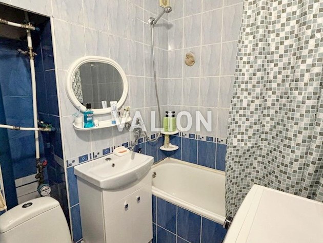 Продается двухкомнатная квартира, улица Добрый путь, 5, метро Голосеевская