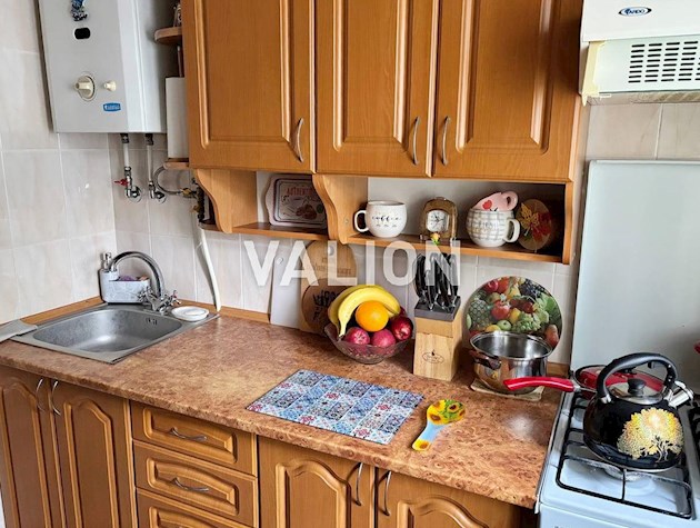 Продается двухкомнатная квартира, улица Добрый путь, 5, метро Голосеевская