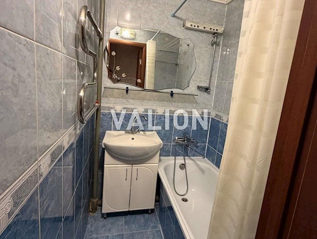 Продаж 3-к квартири вул. Райдужна, 3б