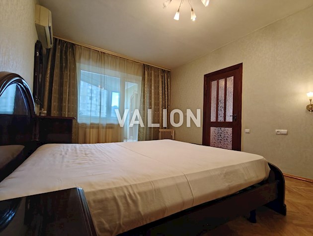 Продається 3-кімнатна квартира 77 м² по вулиці Анни Ахматової 6, Позняки