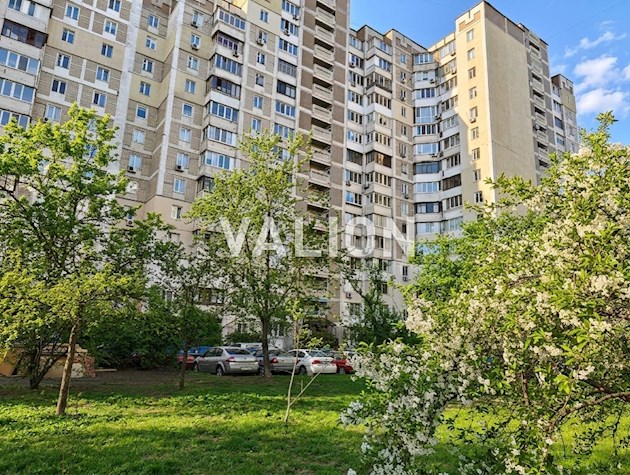 Продається 3-кімнатна квартира 77 м² по вулиці Анни Ахматової 6, Позняки