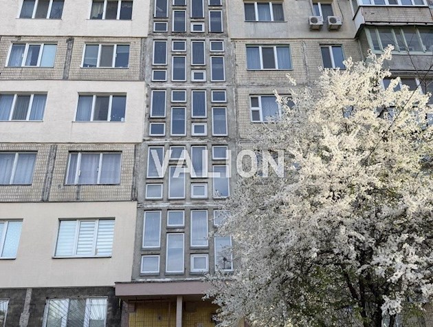 Продам 2 комн. без % Иорданская 16. Метро Оболонь.