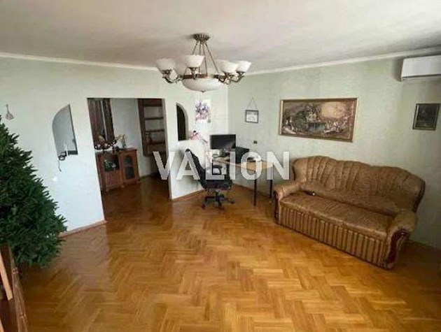 Продаж 3-к квартири вул. Левка Лук’яненка 13а