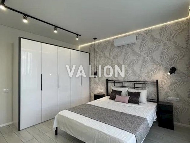 Продажа двухкомнатной квартиры с ремонтом в ЖК Современный квартал, просп. Любомира Гузара (Комарова), 15а, Отрадный