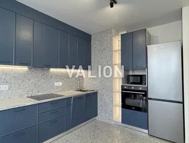 Продажа двухкомнатной квартиры с ремонтом в ЖК Современный квартал, просп. Любомира Гузара (Комарова), 15а, Отрадный