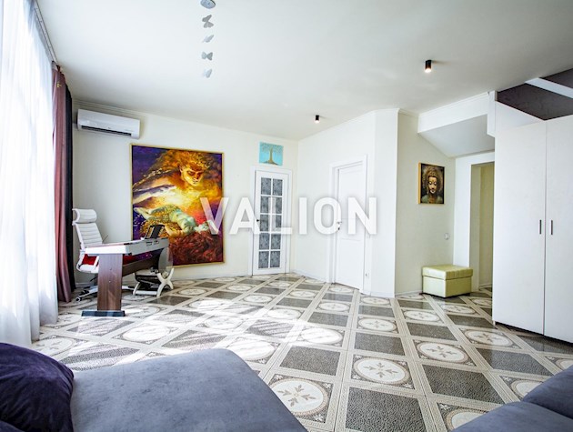 Продажа двухуровневой 3-к квартири в ЖК ROYAL HOUSE