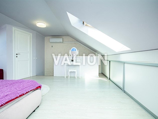 Продажа двухуровневой 3-к квартири в ЖК ROYAL HOUSE