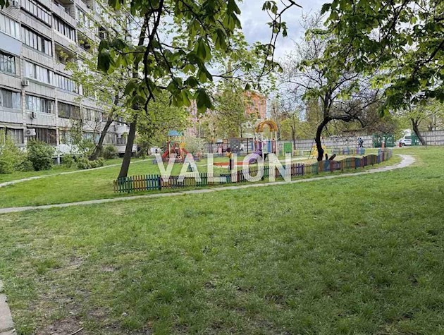 Продам 1 комнатную квартиру 28 м2, проспект Соборности 13а, Соцгород Дарницкий район.