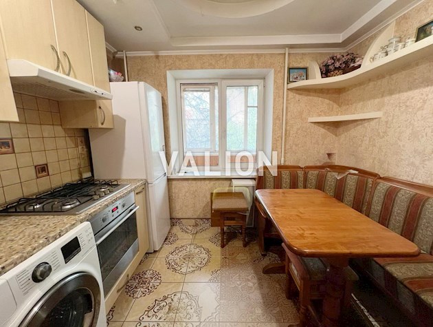 Продаж 3 кім.квартири Вул.Василькывська 8, Голосіївський район, метро Деміївська