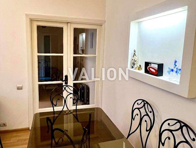 Продаж 2-к квартири 54 м² сталінка. газ. вул.Лондонска, 10.