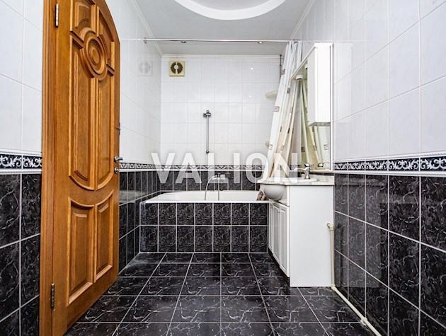 Продаж 4-кімнатної 2-рівневої квартири, (без %), вул. Герцена 17/25, Шевченківський район, центр.
