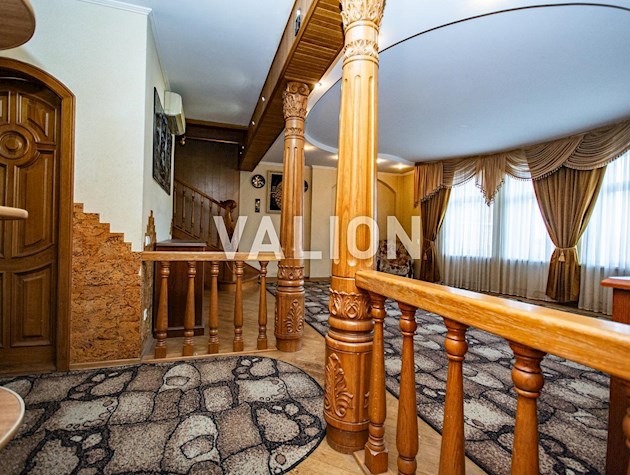 Продаж 4-кімнатної 2-рівневої квартири, (без %), вул. Герцена 17/25, Шевченківський район, центр.