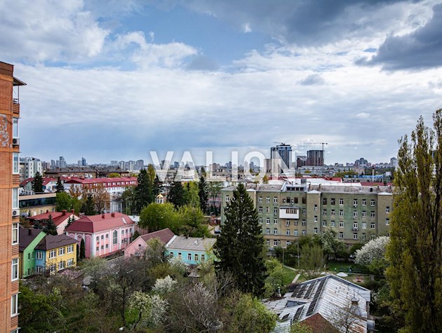 Продаж 4-кімнатної 2-рівневої квартири, (без %), вул. Герцена 17/25, Шевченківський район, центр.