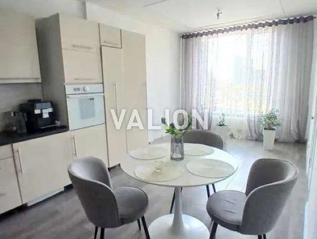 Продаж 3-к квартири вул. Регенераторна 4