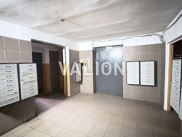 Продажа 1-комнатной квартиры (гостинка) в Святошинском районе, ул. Зодчих 80