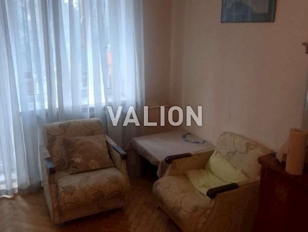 Продаж 2-к квартири вул. Пластова 15