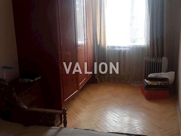 Продаж 2-к квартири вул. Пластова 15