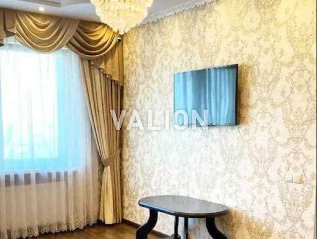 Продаж 3-к квартири вул. Милославська 2б