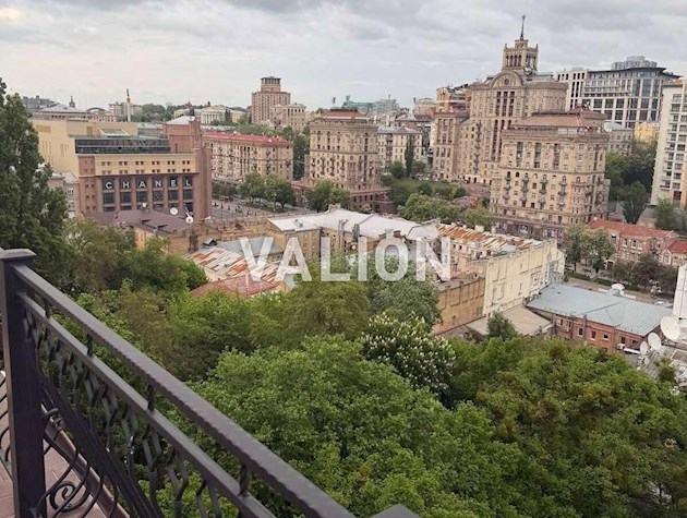 Продажа 4-комнатной квартиры ул. Евгения Чикаленко 23б