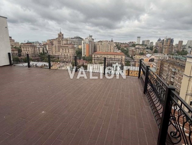 Продажа 4-комнатной квартиры ул. Евгения Чикаленко 23б