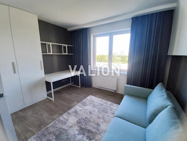 Продажа трехкомнатной квартиры, просп. Академика Глушкова, 9-Д, метро Ипподром