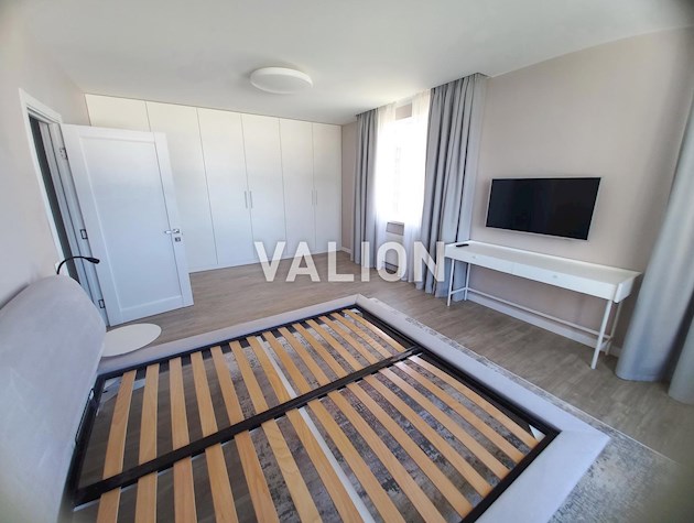 Продажа трехкомнатной квартиры, просп. Академика Глушкова, 9-Д, метро Ипподром