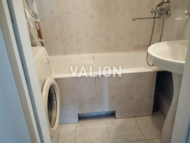 Продам 3 комнатную квартиру 90/46/8 м2, ул. Раисы Окипной 3а, возле станции метро Левобережная Днепровского района.