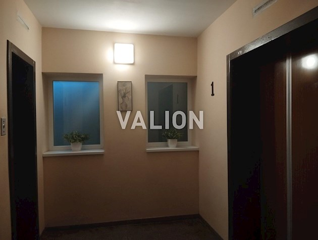 Продам 3 комнатную квартиру 90/46/8 м2, ул. Раисы Окипной 3а, возле станции метро Левобережная Днепровского района.