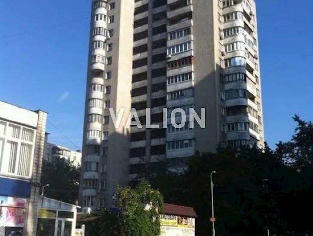 Продам 3 комнатную квартиру 90/46/8 м2, ул. Раисы Окипной 3а, возле станции метро Левобережная Днепровского района.