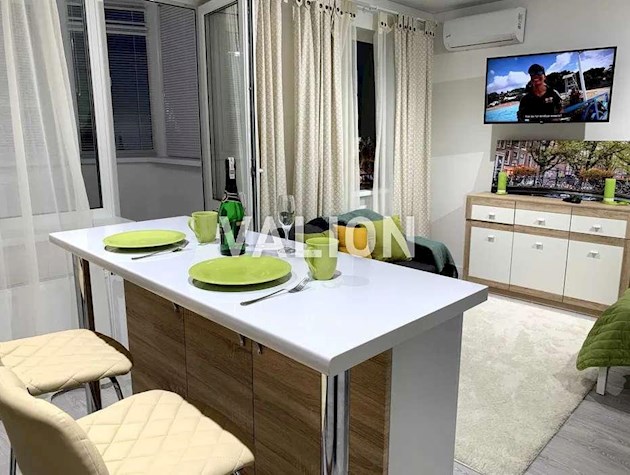 Продаж 1-кімнатної квартири на вул.Аболмасова Андрія (Панельна), 7
