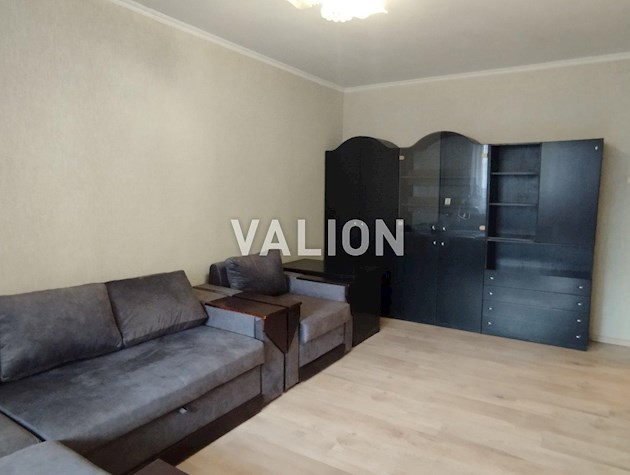 Продам 3-комнатную квартиру 72 м.кв. ул. Харьковское шоссе 146 метро Харьковское 10 мин. общественным транспортом.