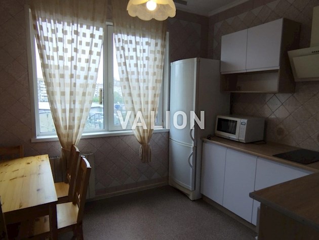 Продам 3-комнатную квартиру 72 м.кв. ул. Харьковское шоссе 146 метро Харьковское 10 мин. общественным транспортом.
