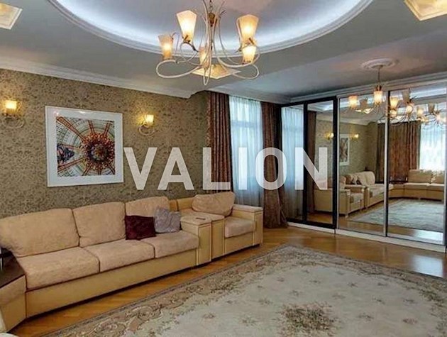 Продаж 3-к квартири вул. Зверинецька 59