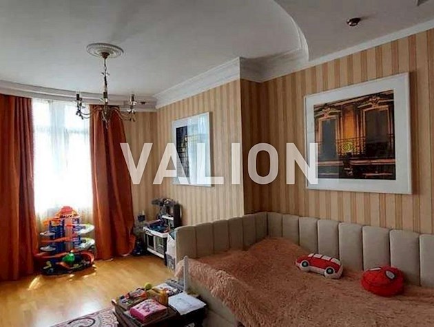 Продаж 3-к квартири вул. Зверинецька 59